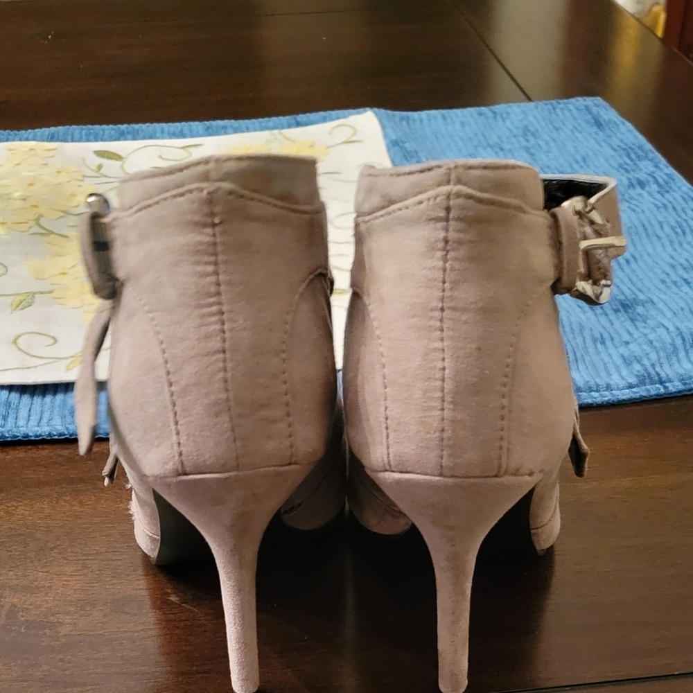 Guess Buckle Booties - Picture 4 of 8